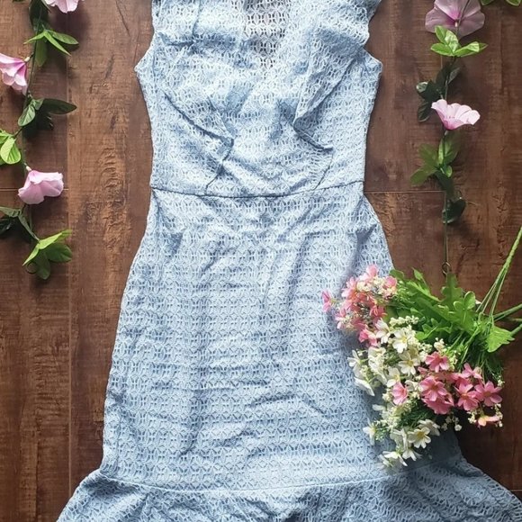 Blue lace dress by Guess. - Picture 9 of 9